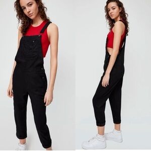 TNA| Aritzia| ‘Senryu’ Black Classic Overalls Sz XXS